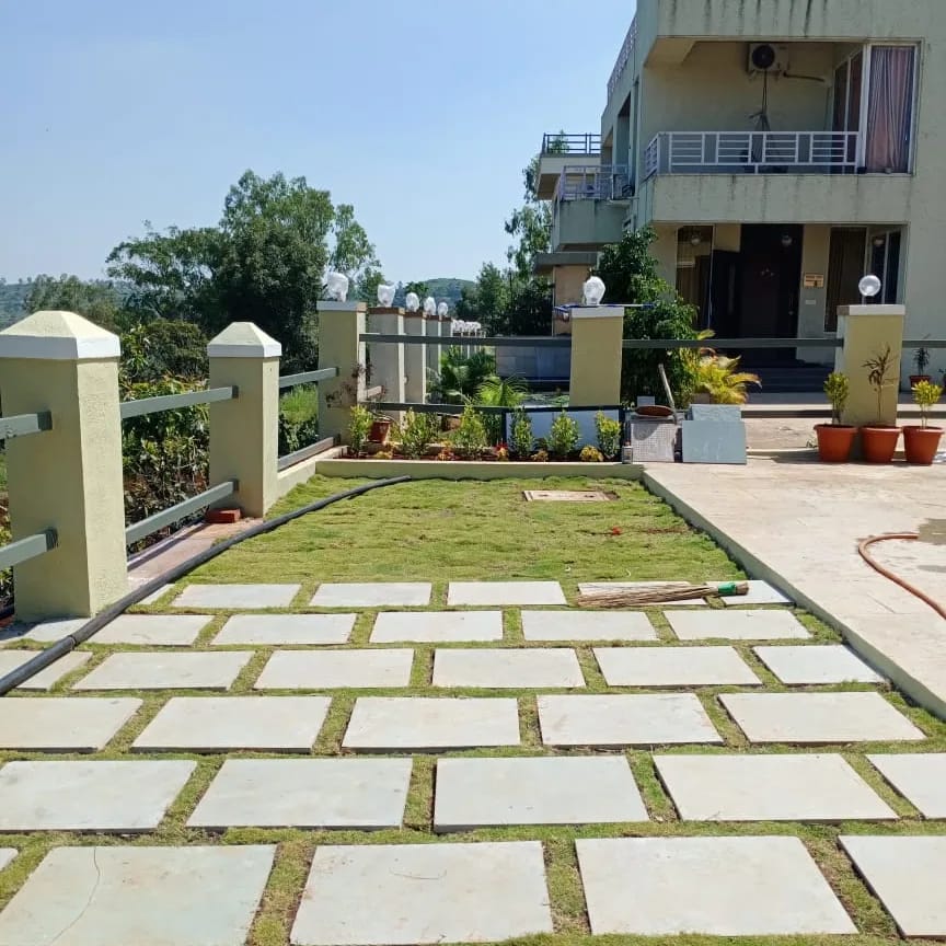 Spacious Lawns